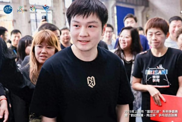 高亿管理 上海大爷公开挑战樊振东，2比1险胜，网友质疑放水，樊振东回应