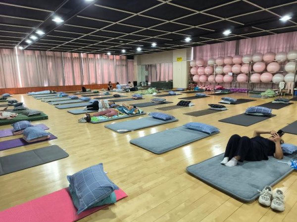 指南针股票 大学为新生家长提供校内免费过夜场所：有空调能洗澡，提供日用品，被子枕头用完能带走